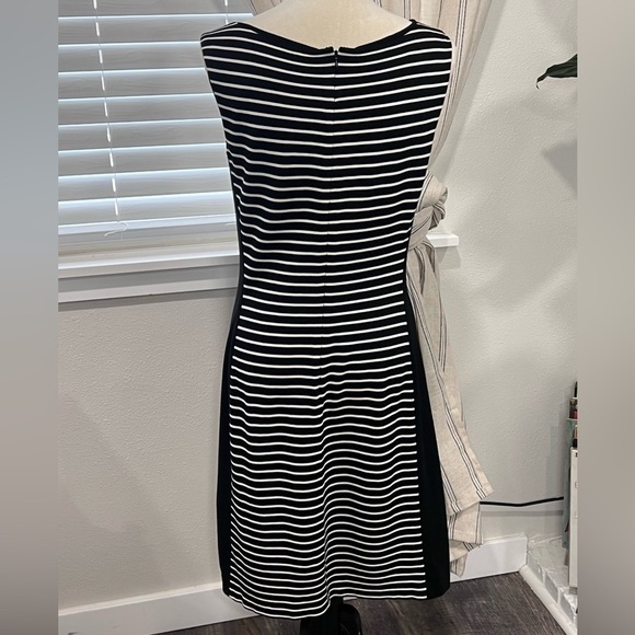 LAFAYETTE 148 NY SLEEVELESS SHEATH DRESS SZ MED BLACK WHITE VISCOSE SLIMMING - Picture 2 of 9